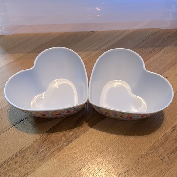 COPY - NWT Set of 2 Heart-Shaped White Bowls with Colorful Hearts - Picture 1 of 4